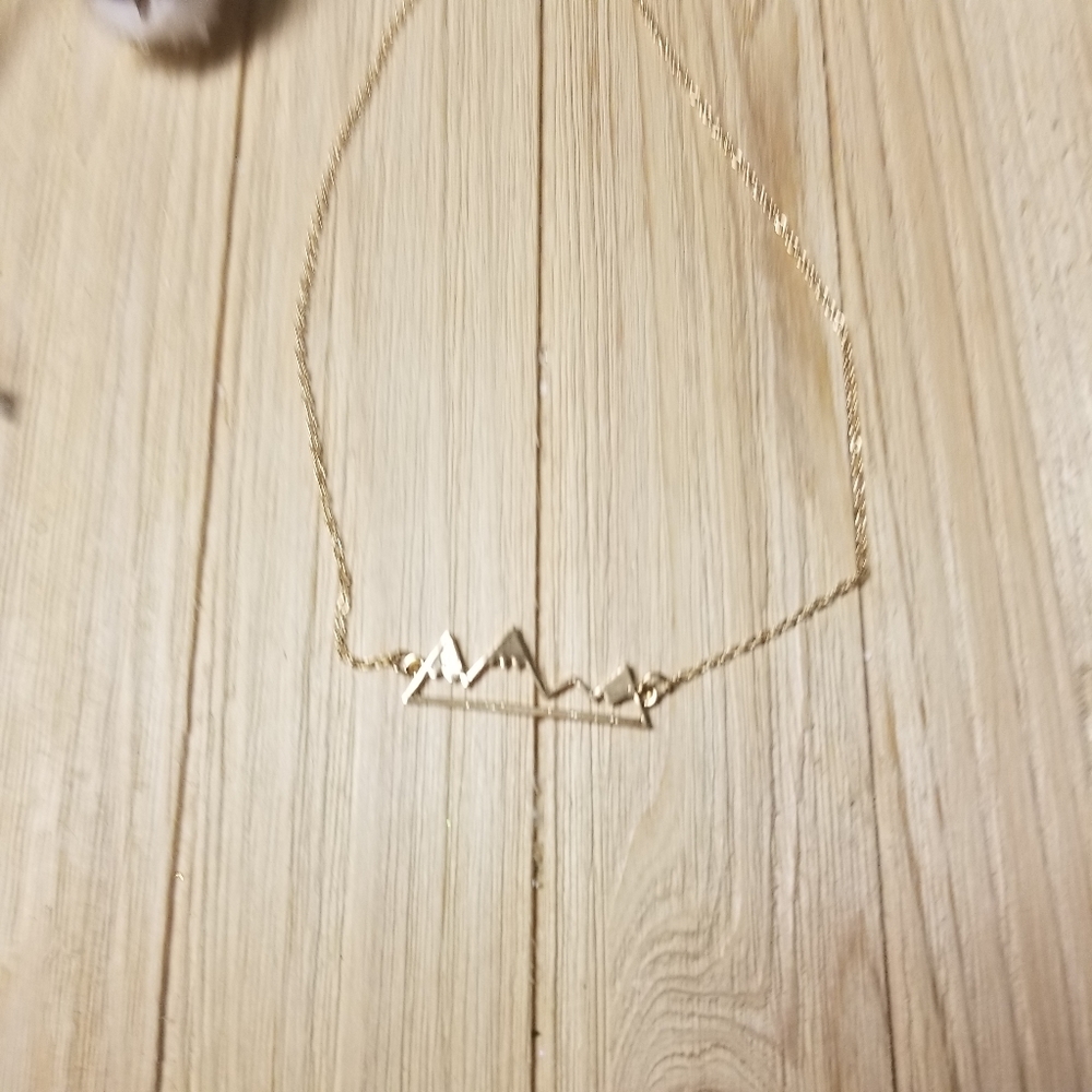 🏔🏔Very Pretty GOLD Mountains Necklace in Stainless Steel🏔🏔 - Picture 5 of 10